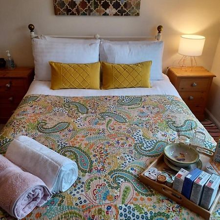 Stunning Homestay In Wolverhampton Bushbury Extérieur photo