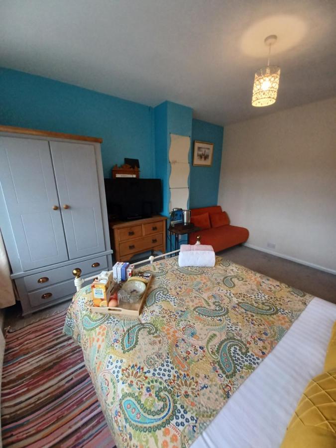 Stunning Homestay In Wolverhampton Bushbury Extérieur photo