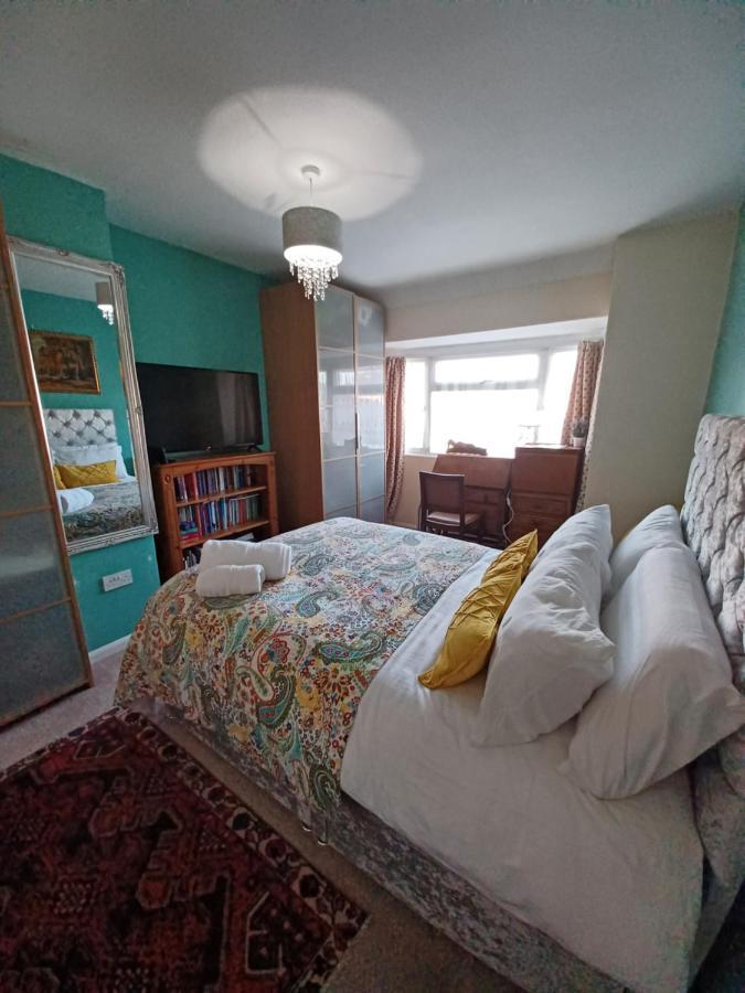 Stunning Homestay In Wolverhampton Bushbury Extérieur photo