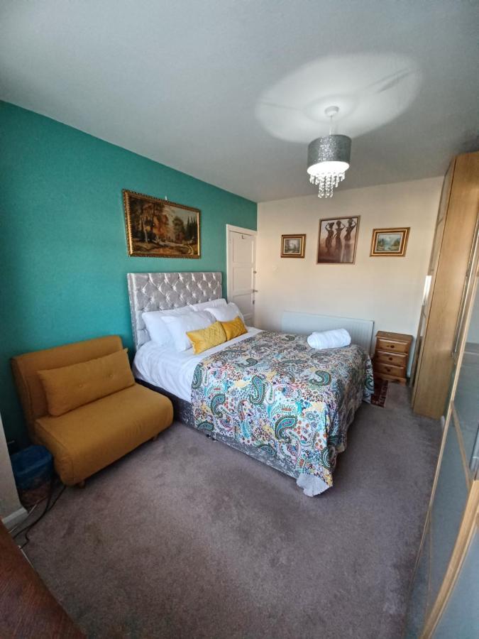 Stunning Homestay In Wolverhampton Bushbury Extérieur photo